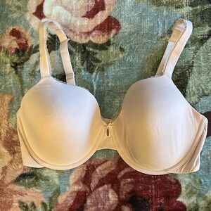New, never worn, Paramour molded bra; size 42E (DDD).